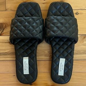 Quilted flat sandals NWOT